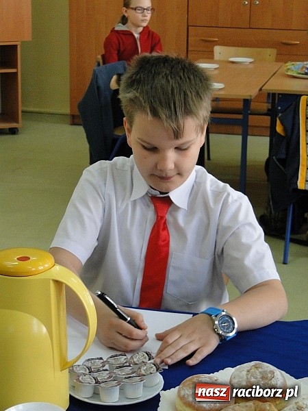 Zdjęcie w galerii na portalu naszraciborz.pl: Zmagania z angielskim alfabetem wiadomości z regionu