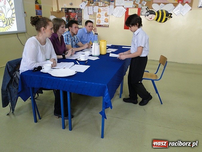 Zdjęcie w galerii na portalu naszraciborz.pl: Zmagania z angielskim alfabetem wiadomości z regionu
