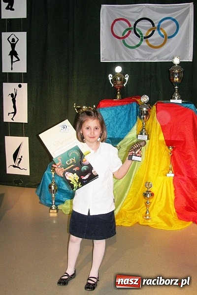 Zdjęcie w galerii na portalu naszraciborz.pl: Hania z SP 15 wyrecytowała trzecie miejsce wiadomości z regionu