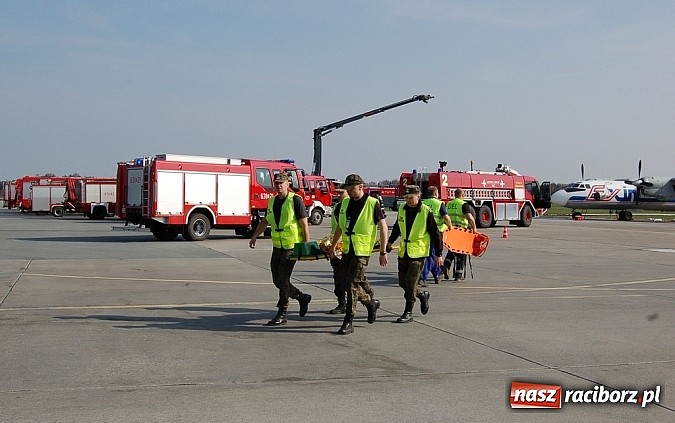 Zdjęcie w galerii na portalu naszraciborz.pl: Raciborscy pogranicznicy na ćwiczeniach Lotnisko 2013 wiadomości z regionu
