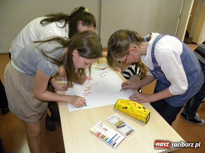 Zdjęcie w galerii na portalu naszraciborz.pl: Tajemnice pamiętników - konkurs w książnicy wiadomości z regionu