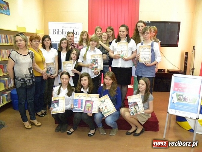 Zdjęcie w galerii na portalu naszraciborz.pl: Tajemnice pamiętników - konkurs w książnicy wiadomości z regionu