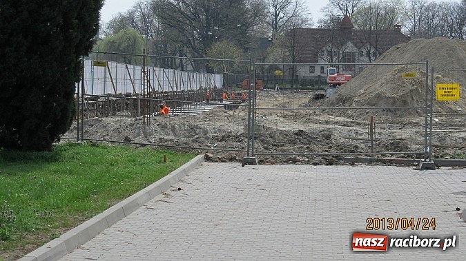 Zdjęcie w galerii na portalu naszraciborz.pl: Budowa nowej hali lekkoatletycznej przy SMS-ie idzie zgodnie z planem wiadomości z regionu