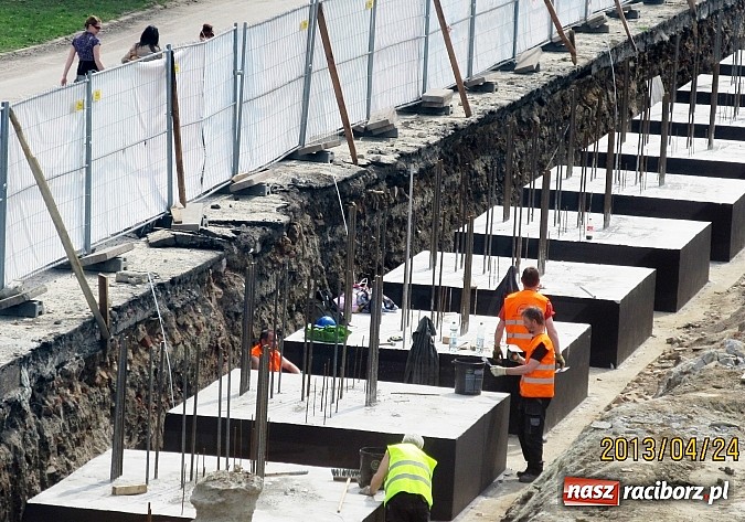 Zdjęcie w galerii na portalu naszraciborz.pl: Budowa nowej hali lekkoatletycznej przy SMS-ie idzie zgodnie z planem wiadomości z regionu