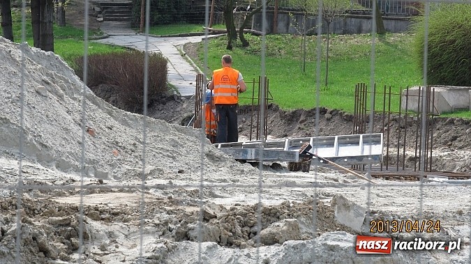 Zdjęcie w galerii na portalu naszraciborz.pl: Budowa nowej hali lekkoatletycznej przy SMS-ie idzie zgodnie z planem wiadomości z regionu