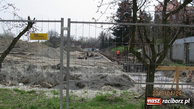 Zdjęcie w galerii na portalu naszraciborz.pl: Budowa nowej hali lekkoatletycznej przy SMS-ie idzie zgodnie z planem wiadomości z regionu