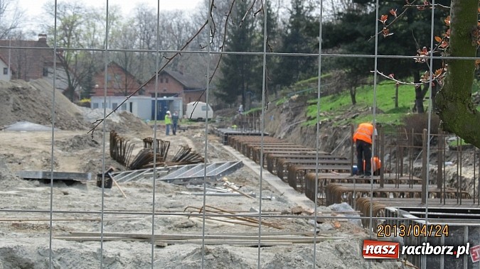 Zdjęcie w galerii na portalu naszraciborz.pl: Budowa nowej hali lekkoatletycznej przy SMS-ie idzie zgodnie z planem wiadomości z regionu
