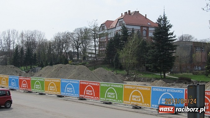 Zdjęcie w galerii na portalu naszraciborz.pl: Budowa nowej hali lekkoatletycznej przy SMS-ie idzie zgodnie z planem wiadomości z regionu