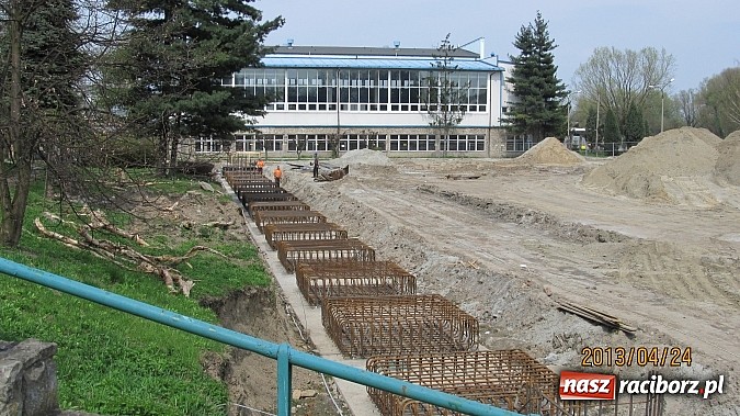Zdjęcie w galerii na portalu naszraciborz.pl: Budowa nowej hali lekkoatletycznej przy SMS-ie idzie zgodnie z planem wiadomości z regionu