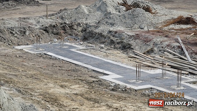 Zdjęcie w galerii na portalu naszraciborz.pl: Budowa nowej hali lekkoatletycznej przy SMS-ie idzie zgodnie z planem wiadomości z regionu