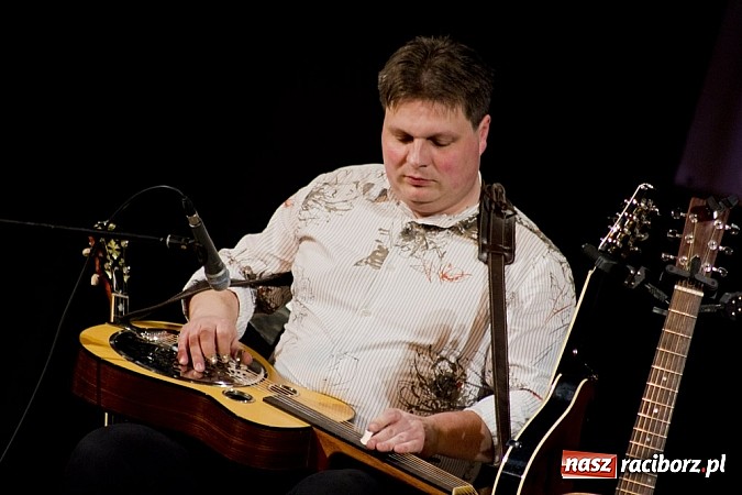 Zdjęcie w galerii na portalu naszraciborz.pl: Publiczność Strzechy straciła głowę dla bluesa! wiadomości z regionu