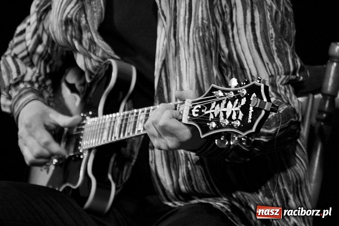 Zdjęcie w galerii na portalu naszraciborz.pl: Publiczność Strzechy straciła głowę dla bluesa! wiadomości z regionu