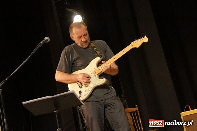 Zdjęcie w galerii na portalu naszraciborz.pl: Publiczność Strzechy straciła głowę dla bluesa! wiadomości z regionu