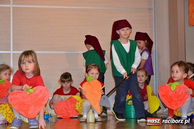 Zdjęcie w galerii na portalu naszraciborz.pl: Przedszkolaki pokazały swoje zdolności aktorskie wiadomości z regionu