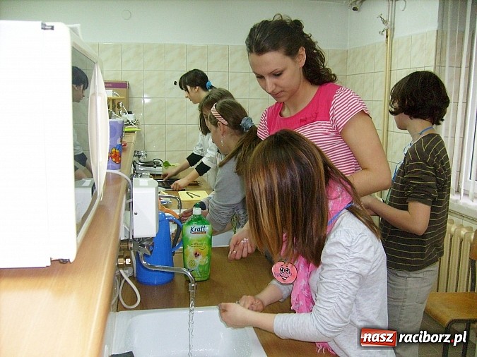 Zdjęcie w galerii na portalu naszraciborz.pl: Dietetycy z Medyka przekonują do jedzenia drugiego śniadania wiadomości z regionu