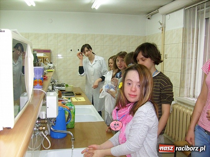 Zdjęcie w galerii na portalu naszraciborz.pl: Dietetycy z Medyka przekonują do jedzenia drugiego śniadania wiadomości z regionu