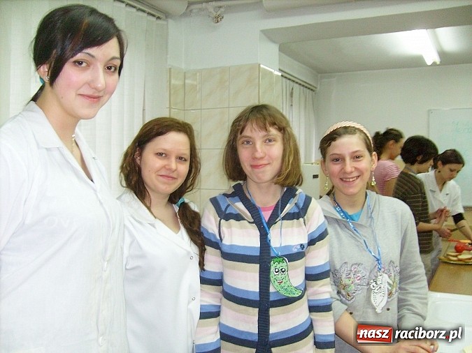 Zdjęcie w galerii na portalu naszraciborz.pl: Dietetycy z Medyka przekonują do jedzenia drugiego śniadania wiadomości z regionu