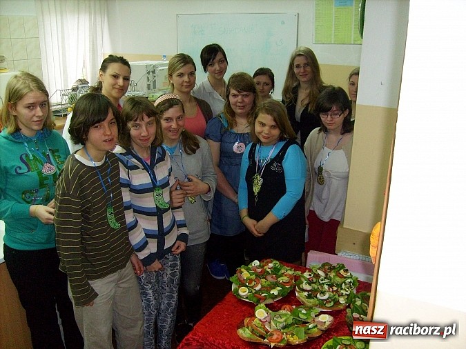 Zdjęcie w galerii na portalu naszraciborz.pl: Dietetycy z Medyka przekonują do jedzenia drugiego śniadania wiadomości z regionu