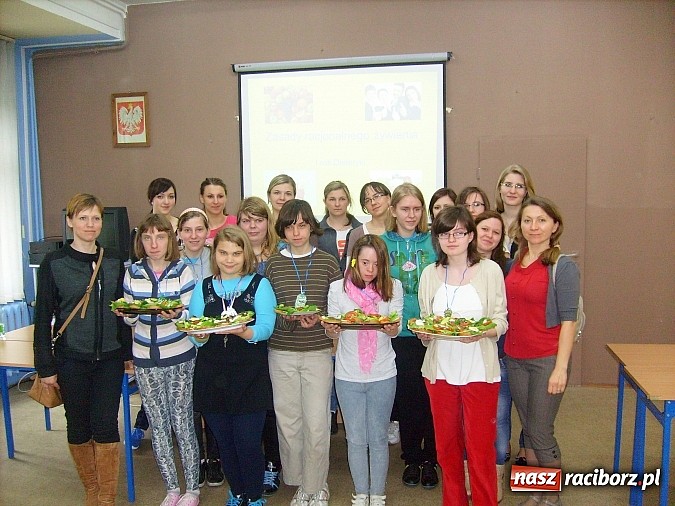 Zdjęcie w galerii na portalu naszraciborz.pl: Dietetycy z Medyka przekonują do jedzenia drugiego śniadania wiadomości z regionu