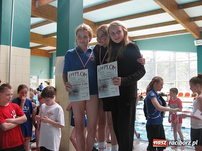 Zdjęcie w galerii na portalu naszraciborz.pl: Pływanie: Złota sztafeta Victorii wiadomości z regionu