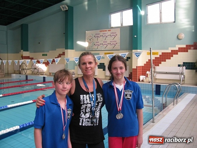 Zdjęcie w galerii na portalu naszraciborz.pl: Pływanie: Złota sztafeta Victorii wiadomości z regionu