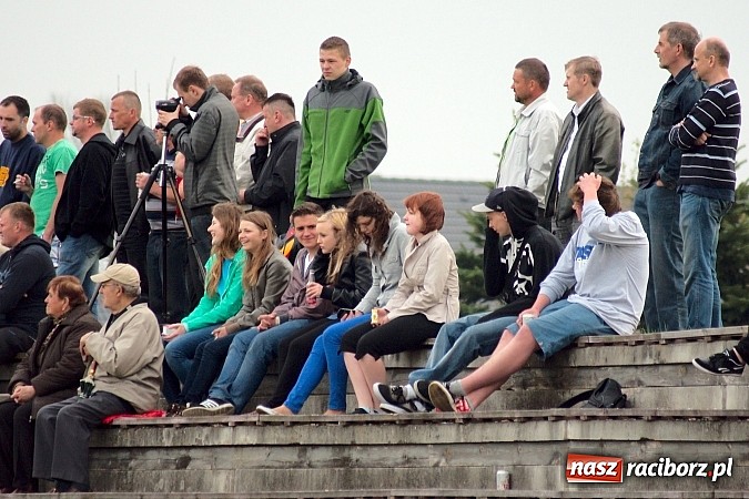 Zdjęcie w galerii na portalu naszraciborz.pl: Gran Derbi w Pietrowicach na remis wiadomości z regionu