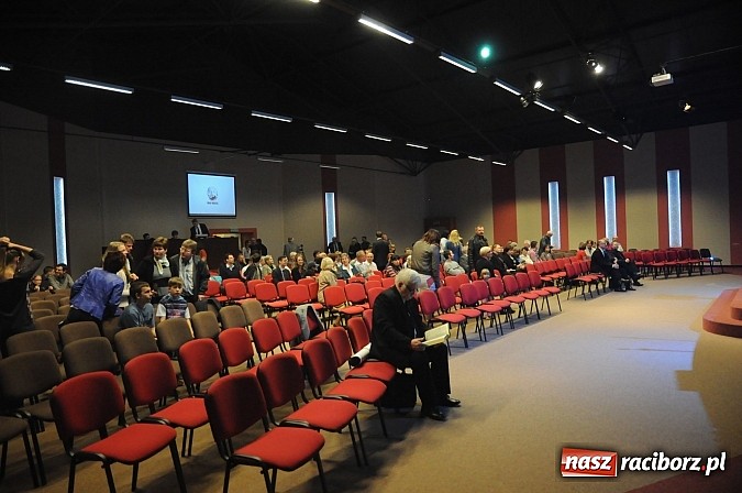 Zdjęcie w galerii na portalu naszraciborz.pl: Kościół Zielonoświątkowy świętuje dziś otwarcie sali nabożeństw wiadomości z regionu