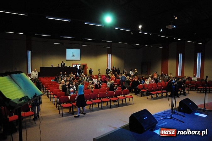 Zdjęcie w galerii na portalu naszraciborz.pl: Kościół Zielonoświątkowy świętuje dziś otwarcie sali nabożeństw wiadomości z regionu