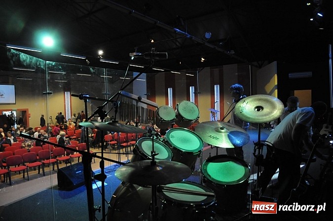 Zdjęcie w galerii na portalu naszraciborz.pl: Kościół Zielonoświątkowy świętuje dziś otwarcie sali nabożeństw wiadomości z regionu