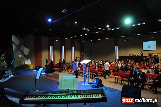 Zdjęcie w galerii na portalu naszraciborz.pl: Kościół Zielonoświątkowy świętuje dziś otwarcie sali nabożeństw wiadomości z regionu