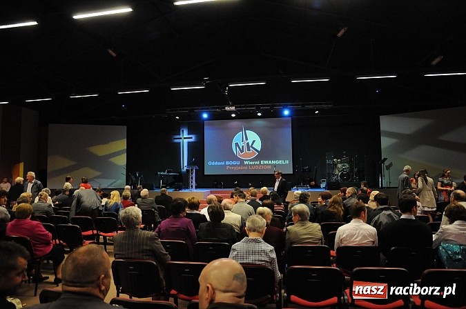 Zdjęcie w galerii na portalu naszraciborz.pl: Kościół Zielonoświątkowy świętuje dziś otwarcie sali nabożeństw wiadomości z regionu