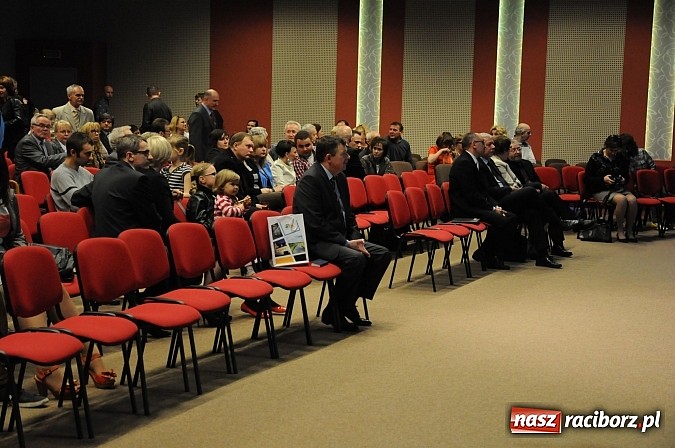 Zdjęcie w galerii na portalu naszraciborz.pl: Kościół Zielonoświątkowy świętuje dziś otwarcie sali nabożeństw wiadomości z regionu