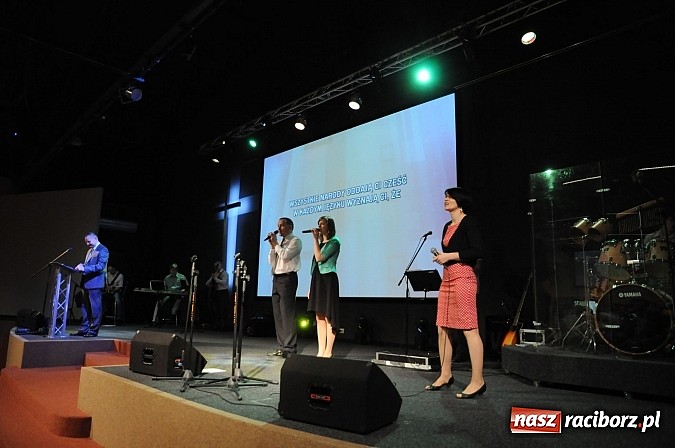 Zdjęcie w galerii na portalu naszraciborz.pl: Kościół Zielonoświątkowy świętuje dziś otwarcie sali nabożeństw wiadomości z regionu