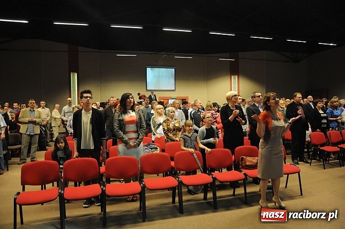 Zdjęcie w galerii na portalu naszraciborz.pl: Kościół Zielonoświątkowy świętuje dziś otwarcie sali nabożeństw wiadomości z regionu