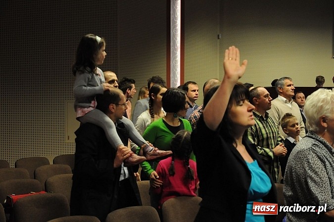Zdjęcie w galerii na portalu naszraciborz.pl: Kościół Zielonoświątkowy świętuje dziś otwarcie sali nabożeństw wiadomości z regionu