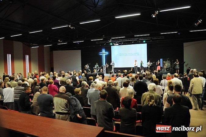Zdjęcie w galerii na portalu naszraciborz.pl: Kościół Zielonoświątkowy świętuje dziś otwarcie sali nabożeństw wiadomości z regionu