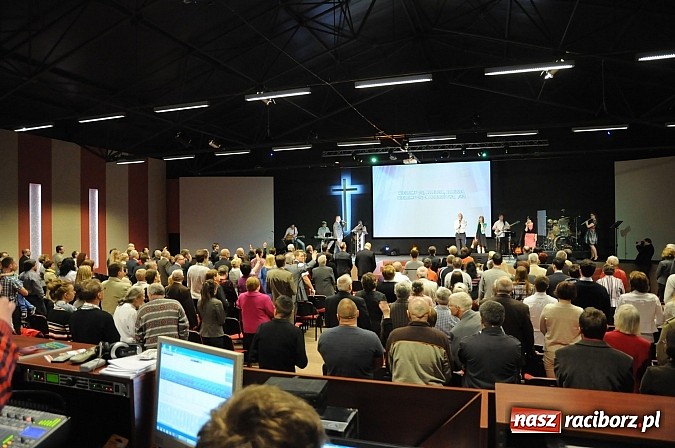 Zdjęcie w galerii na portalu naszraciborz.pl: Kościół Zielonoświątkowy świętuje dziś otwarcie sali nabożeństw wiadomości z regionu