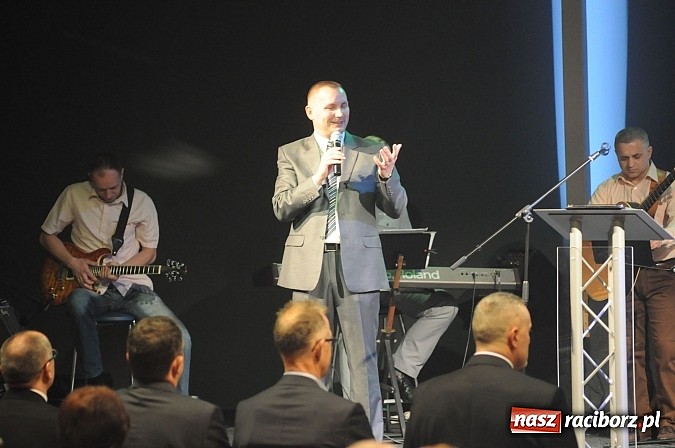 Zdjęcie w galerii na portalu naszraciborz.pl: Kościół Zielonoświątkowy świętuje dziś otwarcie sali nabożeństw wiadomości z regionu