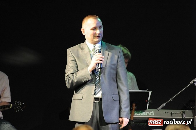 Zdjęcie w galerii na portalu naszraciborz.pl: Kościół Zielonoświątkowy świętuje dziś otwarcie sali nabożeństw wiadomości z regionu