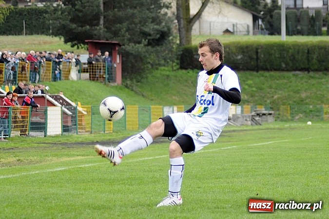 Zdjęcie w galerii na portalu naszraciborz.pl: Zwycięstwo Buku w derbach gminy wiadomości z regionu