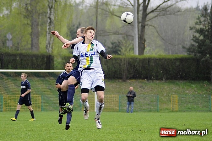 Zdjęcie w galerii na portalu naszraciborz.pl: Zwycięstwo Buku w derbach gminy wiadomości z regionu