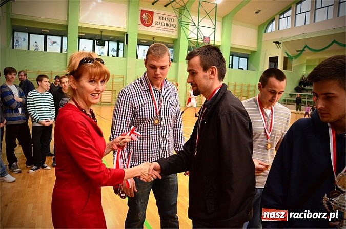 Zdjęcie w galerii na portalu naszraciborz.pl: Dywyta po raz kolejny obroniła tytuł mistrza wiadomości z regionu