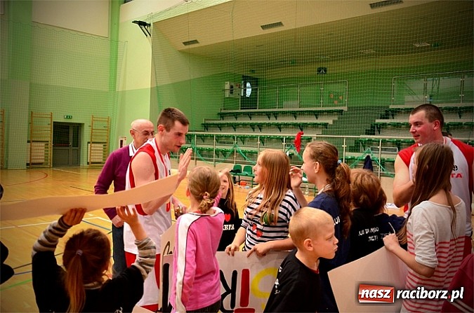 Zdjęcie w galerii na portalu naszraciborz.pl: Dywyta po raz kolejny obroniła tytuł mistrza wiadomości z regionu