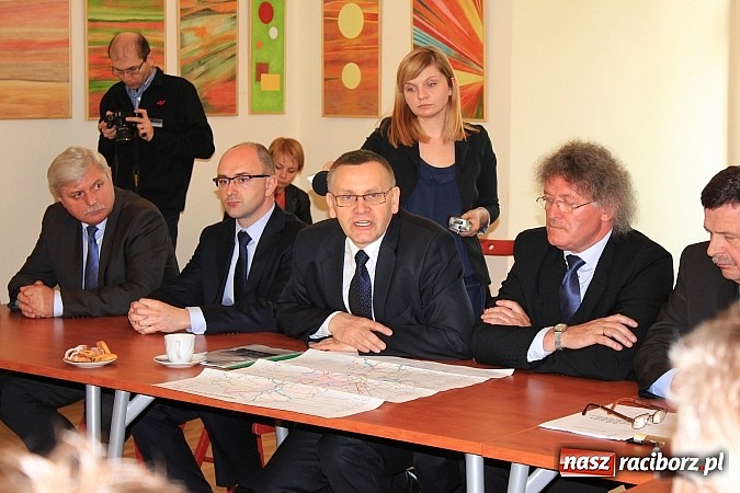 Zdjęcie w galerii na portalu naszraciborz.pl: Droga Racibórz-Pszczyna. Marszałek wylał na samorządowców kubeł zimnej wody wiadomości z regionu