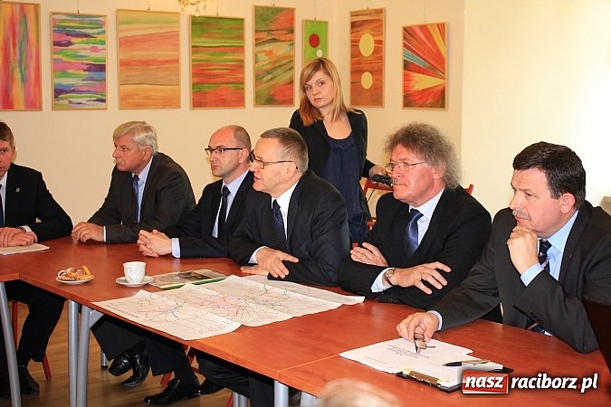 Zdjęcie w galerii na portalu naszraciborz.pl: Droga Racibórz-Pszczyna. Marszałek wylał na samorządowców kubeł zimnej wody wiadomości z regionu