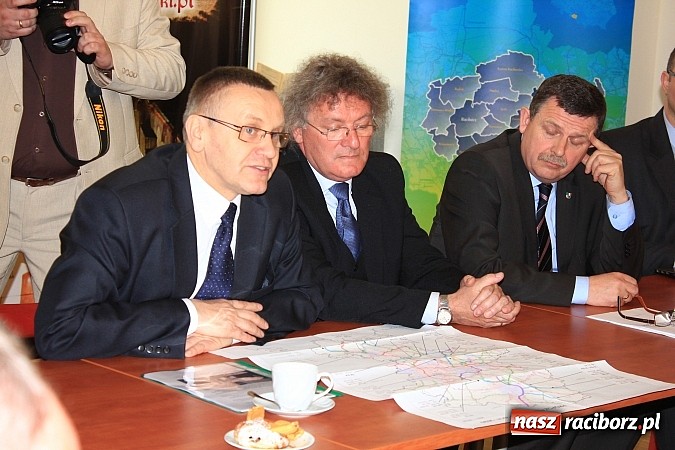 Zdjęcie w galerii na portalu naszraciborz.pl: Droga Racibórz-Pszczyna. Marszałek wylał na samorządowców kubeł zimnej wody wiadomości z regionu