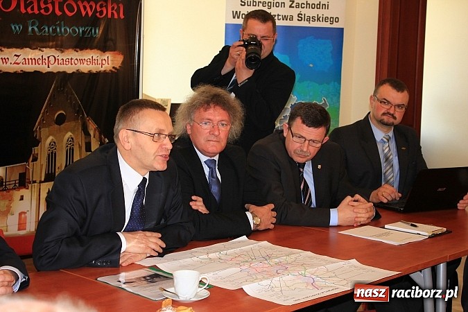 Zdjęcie w galerii na portalu naszraciborz.pl: Droga Racibórz-Pszczyna. Marszałek wylał na samorządowców kubeł zimnej wody wiadomości z regionu