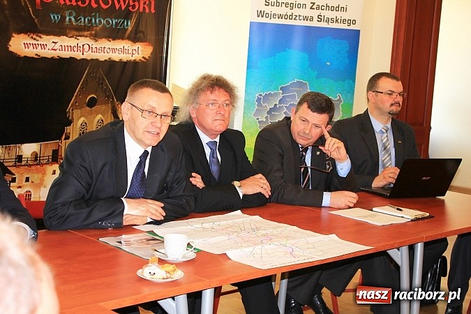 Zdjęcie w galerii na portalu naszraciborz.pl: Droga Racibórz-Pszczyna. Marszałek wylał na samorządowców kubeł zimnej wody wiadomości z regionu