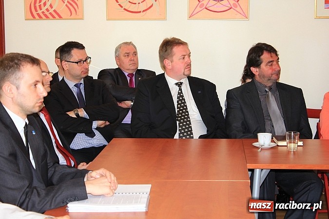 Zdjęcie w galerii na portalu naszraciborz.pl: Droga Racibórz-Pszczyna. Marszałek wylał na samorządowców kubeł zimnej wody wiadomości z regionu