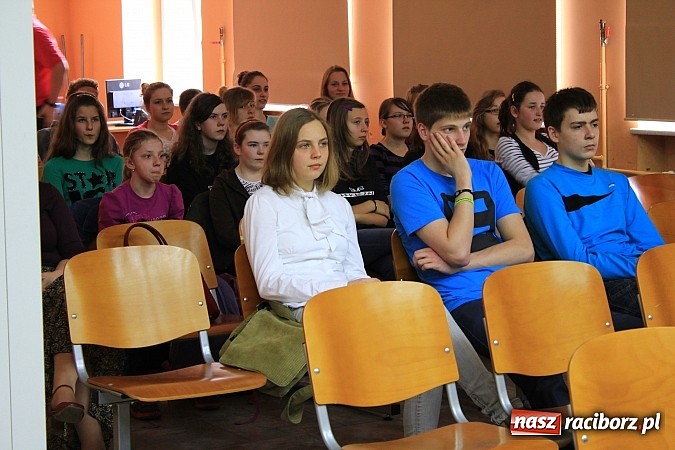 Zdjęcie w galerii na portalu naszraciborz.pl: Nagrodzono młode dziennikarskie talenty wiadomości z regionu